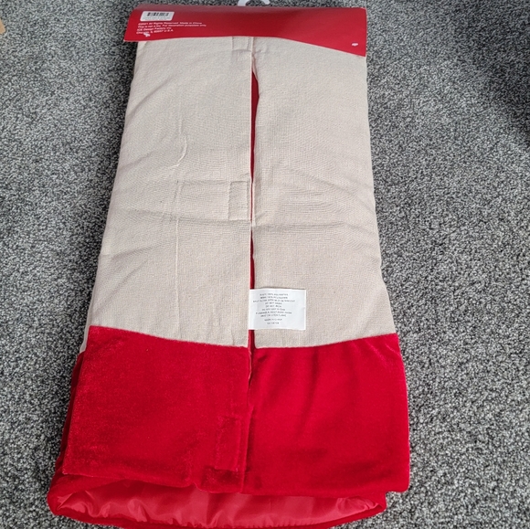 NWT! Christmas Deer Tree Skirt 48 in. - Picture 3 of 4